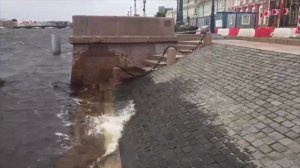 Уровень воды в Санкт-Петербурге поднялся до 180 см и продолжает подниматься. 🫨
