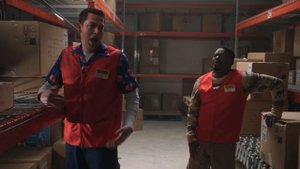 Гарольд и волшебный мелок двое мужчин в красных жилетках на складе