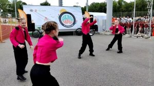 5) Танцевальный коллектив "Dance Home Fresh" (команда "Kinder"). Псковский велопарад.