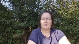 03.07.2025. Готовлю рассольник под строгим контролем папы. Кабачки растут. Рыхлю грядки после дождя.