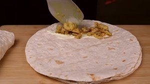Армянскй лаваш с яйцом и курицей на сковородке, очень вкусно