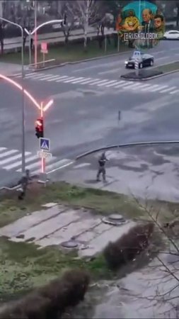 У ТЦК всё стабильно: день, улица, фонарь, падение 🤣