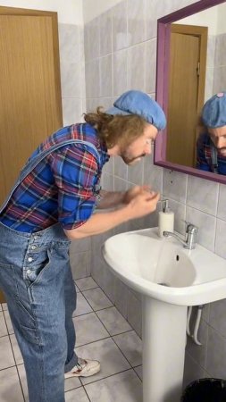 АБСУРДНОЕ ПОВЕДЕНИЕ
