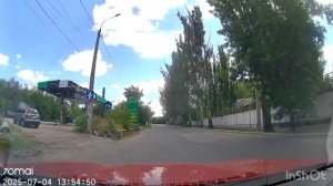 Ситуация на ул. Щорса в Донецке..

Еду, как могу😡 Про поворотники не, не слышали...