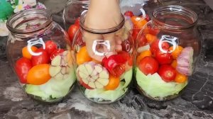 ПРОСТО ЗАЛИВАЮ КИПЯТКОМ. Закрываю по 50 банок! Невероятно вкусные ПОМИДОРЫ и Огурцы на зиму!