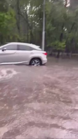 Тюмень накрыл сильный ливень