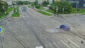 ‼️На юго-западе Москвы: столкнулись иномарка и такси‼️
