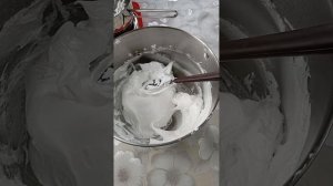 меренга для украшения торта и как самостоятельное пирожное