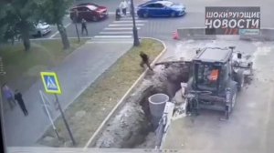 Водитель автомобиля и самокатчик не поделили дорогу на проезде Репина в Краснодаре. Как сообщаю