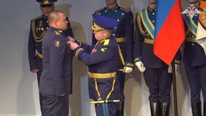 Генерал-майор Сергей Чубарыкин вручил Тульскому гвардейскому соединению ВДВ орден Суворова