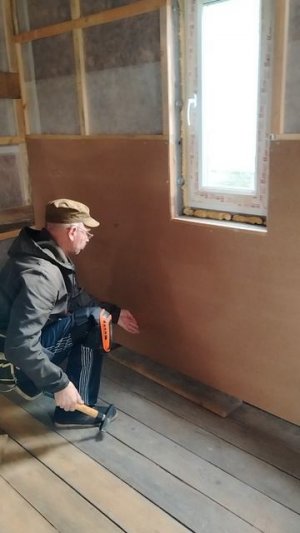 Обшиваем стену каркасного дома листами ДВП