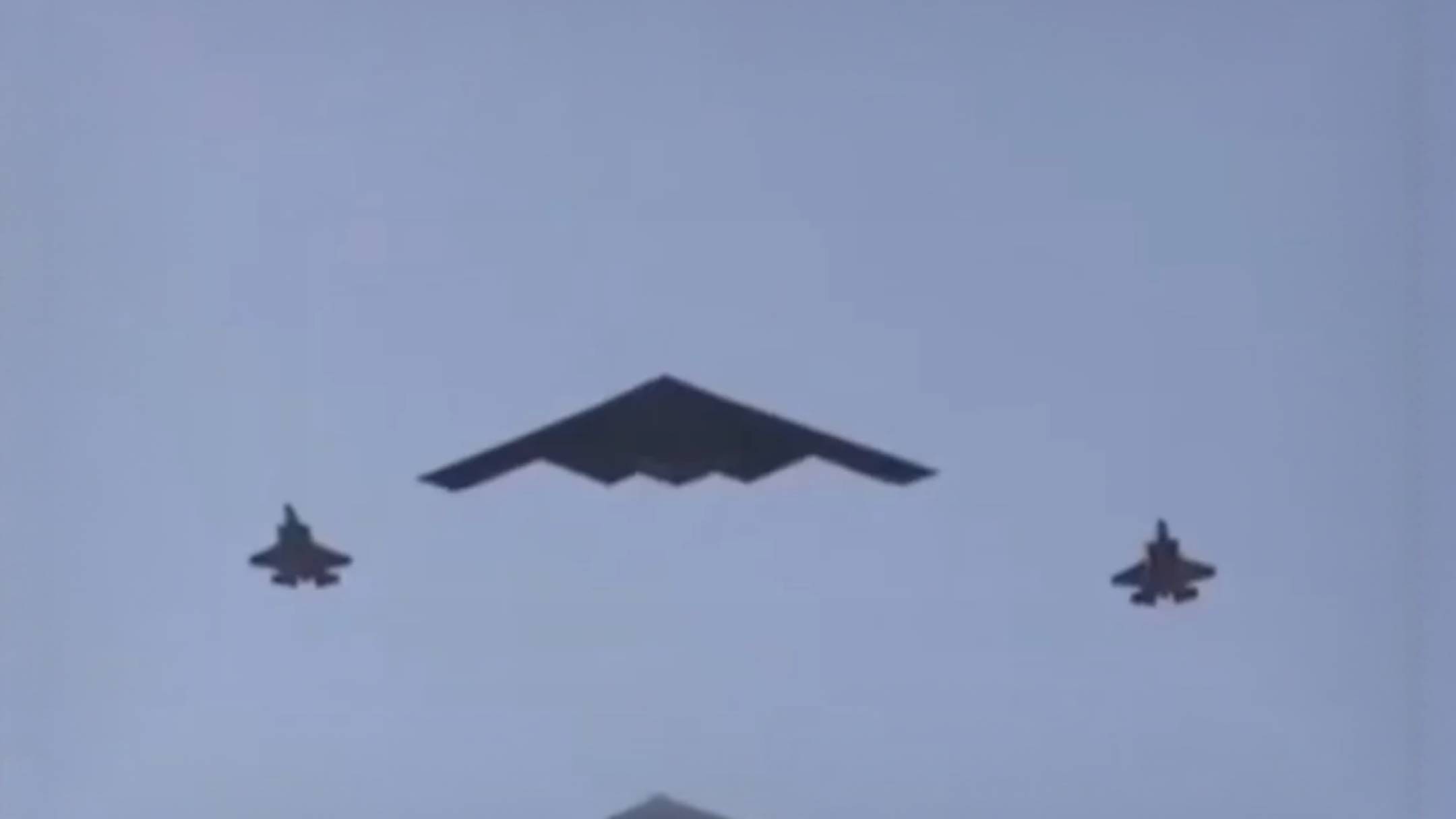 Бомбардировщики B-2, наносившие удары по Ирану, пролетели над Вашингтоном