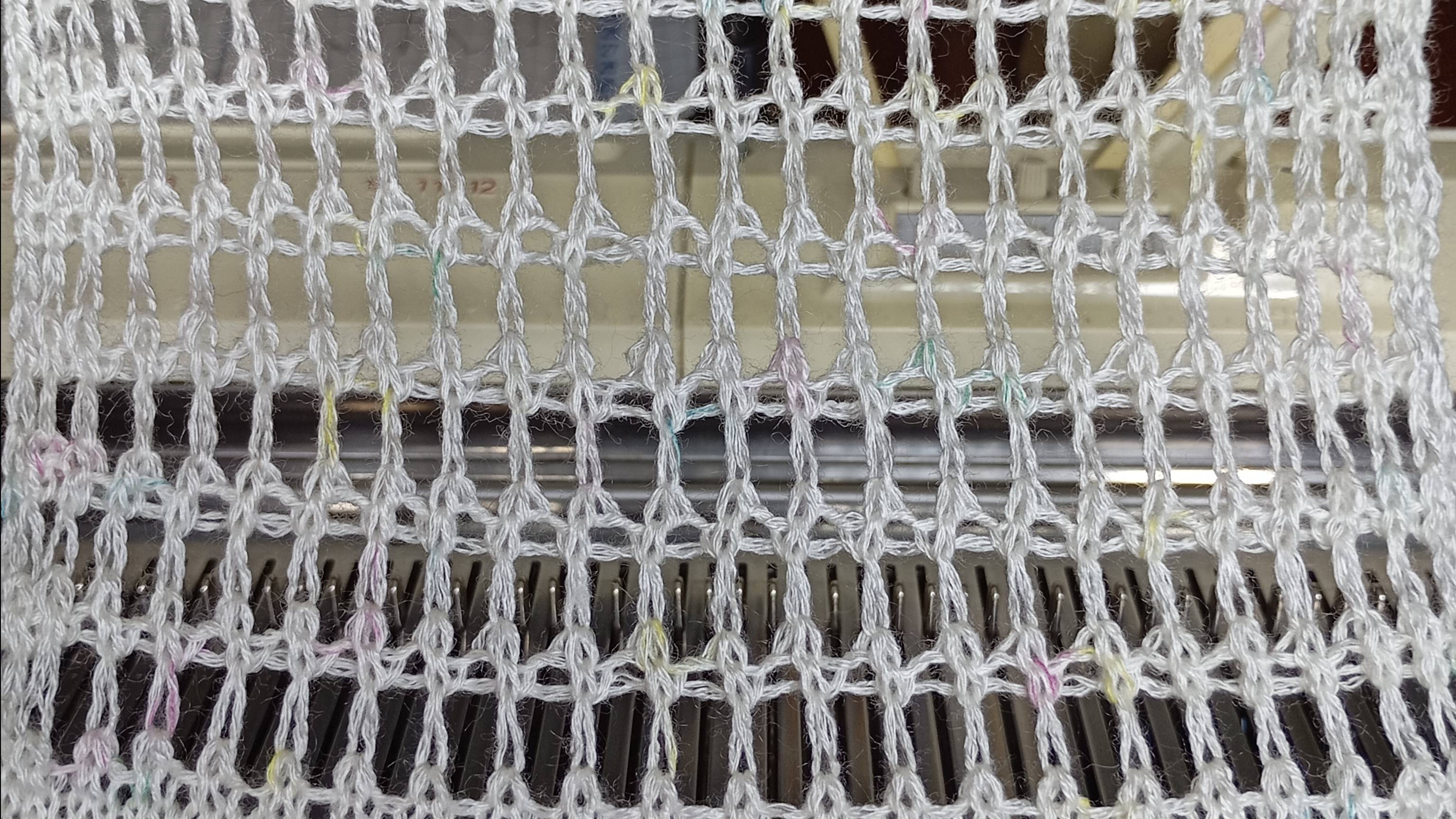 Крупная сетка на двух фонтурной машине. смотреть онлайн