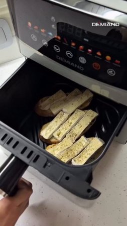 12 Брускетты с бри, грушей и пармой в аэрогриле Demiand✨