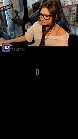 Большой дядя обижает #re2remake #terrytd #gaming