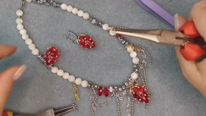 Мастер класс. Чокер с клубничкой и цепочками