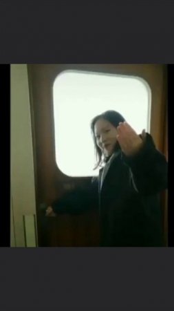 В круиз иногда лучше дверь не открывать)