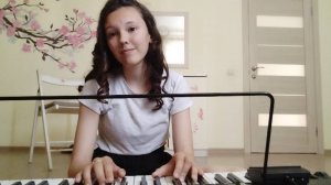 Авторская песня на синтезаторе. Лиза Алексеева