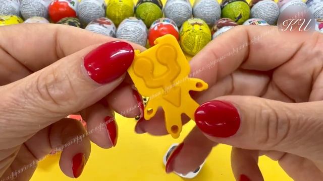 РАСПАКОВКА ИГРУШЕК - Открываем КИНДЕР яица 2017 года🤯 смотреть онлайн