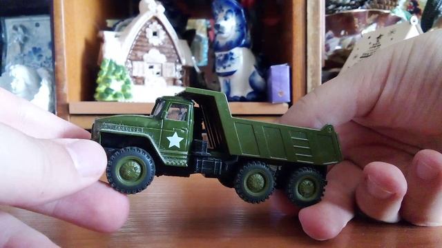 Шикарная моделька Урал 5557 военный самосвал от фирмы кидди драйв. Обзор про машинки модельки.
