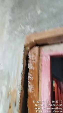 Здесь была дверь.