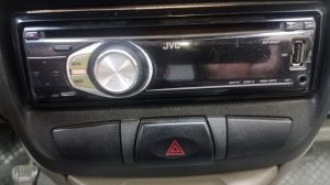 Как снять автомагнитолу без ключей.