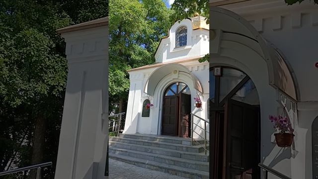 два Храма рядом на Уралмаше. Рождества Христова и Матроны Московской