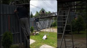Навес для автомобилей во дворе частного дома #спецкаркас #навесы