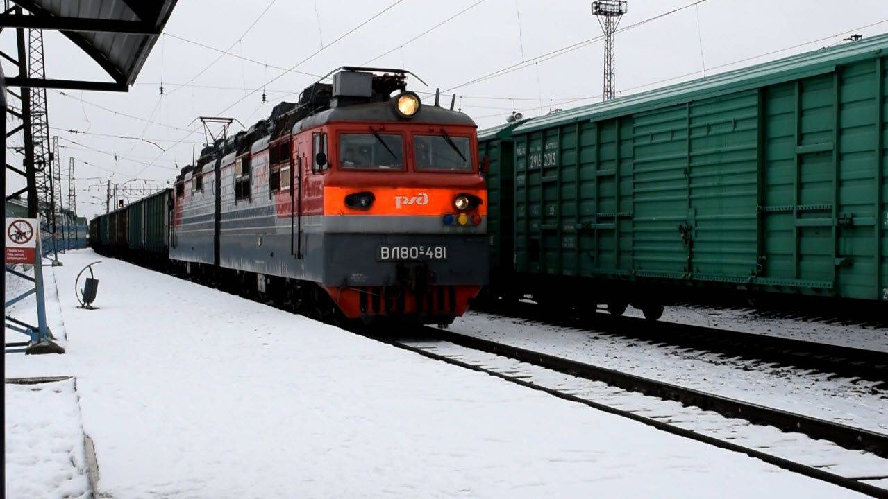 Электровоз ВЛ80С-481 с приветливой бригадой.