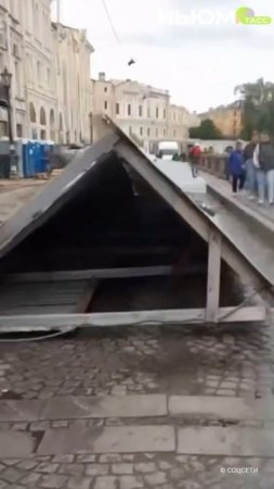 ⚠️ Из-за мощнейших гроз и обильных осадков Санкт-Петербург оказался под угрозой наводнения.