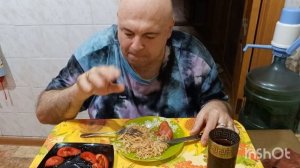 Мукбанг. Шпикачка, жареная вермишель помидоры с бальзамиком. Я и чайник. Армейская история.