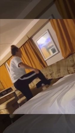 диван съел человека 😅