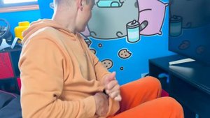 Мистер Макс Папа построил себе секретную комнату