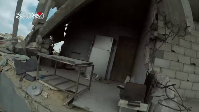 Темная тень из развалин
