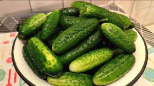 Любимый рецепт маринованных огурцов с соусом. Всегда хрустящие и вкусные!