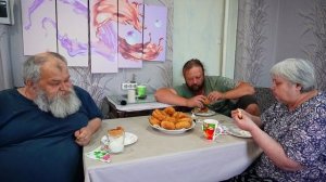 КУШАЕМ БЕЛЯШИ подвязываю помидоры в огороде ЖИЗНЬ В ДЕРЕВНЕ в Сибири