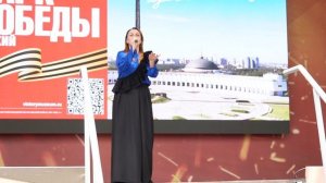 Ольга Сидоренко исполняет "Широка страна моя родная"