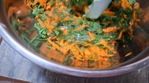 Простой и очень вкусный вариант  приготовления  оладьев из кабачков