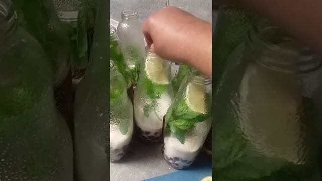Вишневый компот мохито, лимон и мята