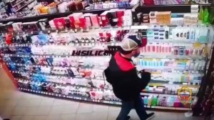В Москве бородач решил обнести отдел парфюмерии