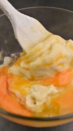 Для любителей сладкого пирожное Шу.

Рецепт по ссылке