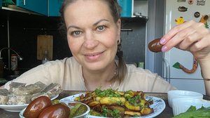 МУКБАНГ ЖАРЕНАЯ КАРТОШКА /ХОЛОДЕЦ С ГОРЧИЦЕЙ И ХРЕНОВИНОЙ/СОЛЕНЬЯ/MUKBANG ЕДА ОБЖОР