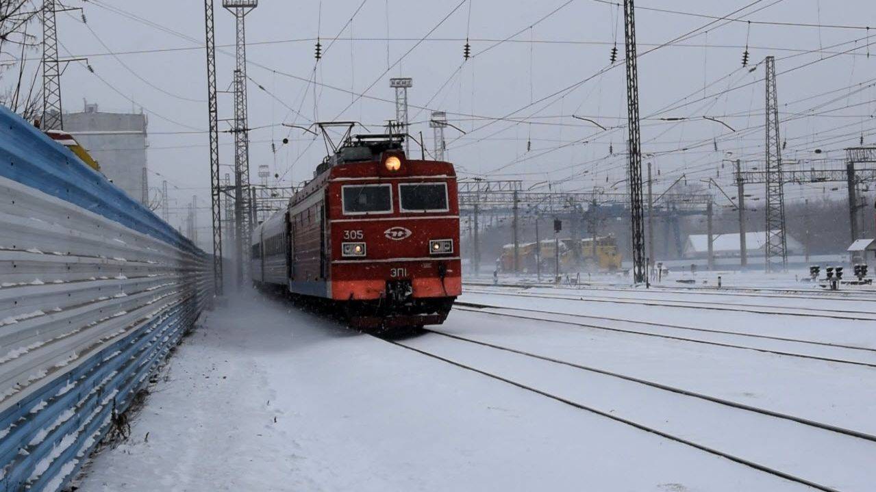 Электровоз ЭП1-305