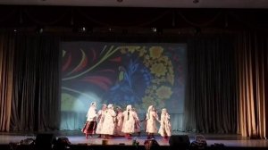 "Крутись, веретёнце!", поёт Образцовый ансамбль русской песни "Обереги"!