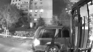 Женщина на внедорожнике протаранила ворота парковки жилого комплекса в Дзержинске
