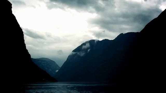 Это не музыка это пульс.Почувствуй как внутри бьется сердце, это вибрация в которых звучит твоя душа смотреть онлайн