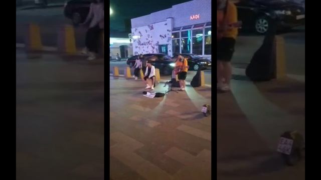 Музыка. Улица.Вечер