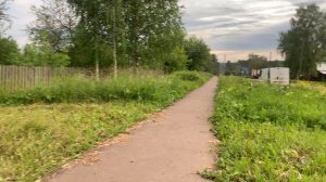 Walking through the beautiful village: умиротворенная прогулка