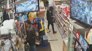 Убийство в Чикаго днем в магазине Убийца сделал - съемка на камеру видеонаблюдения