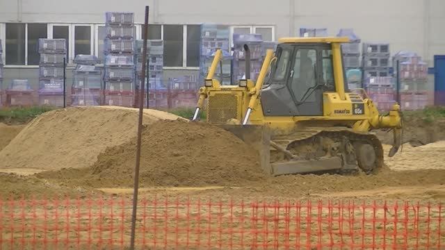 Бульдозер Komatsu D65E и каток Dynapac CA250-II смотреть онлайн